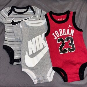 NWOT Nike baby onsies grey red black white size 3-6m